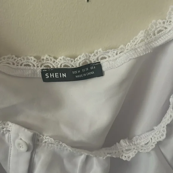 White blouse - Picture 2 of 3